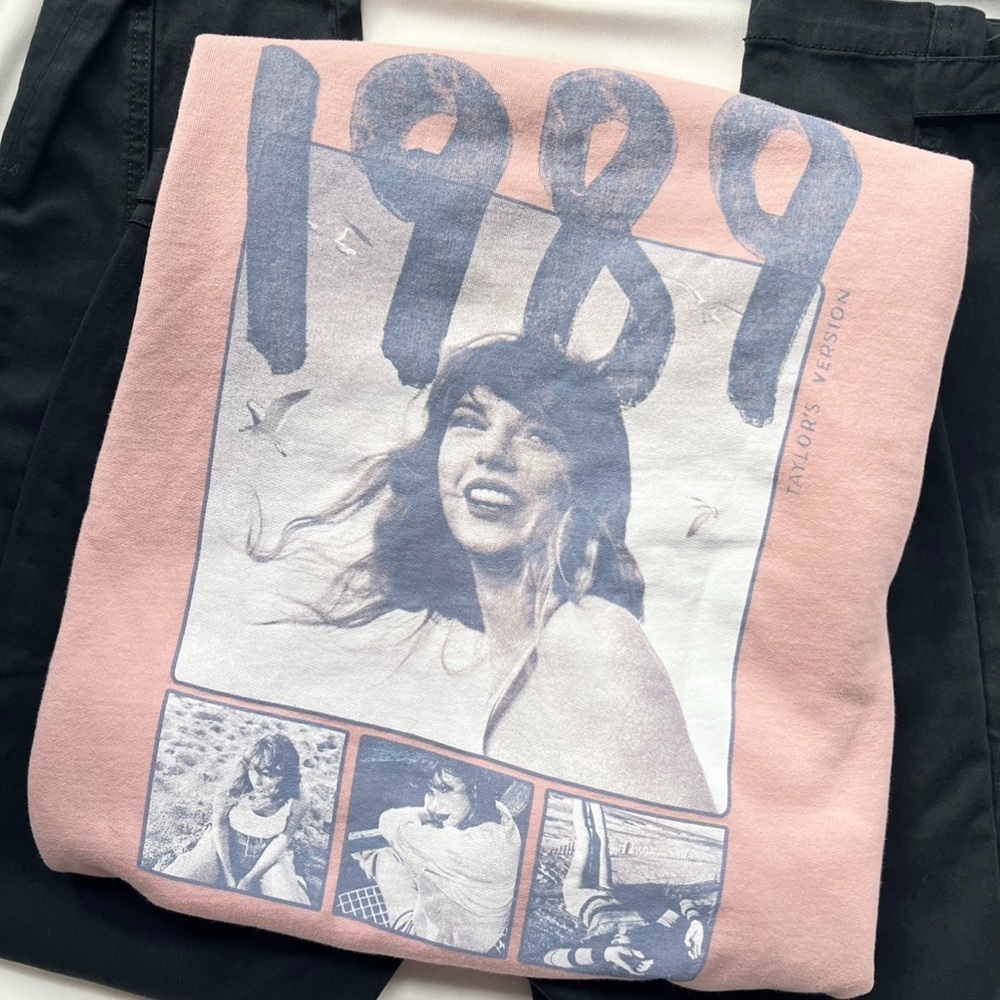Taylor Swift Official 1989 Crewneck ✨🕊️